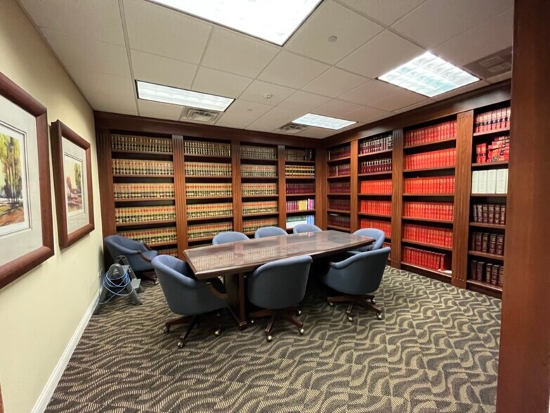 More Photos Of 1870 W Winchester Rd, Libertyville Office For Lease