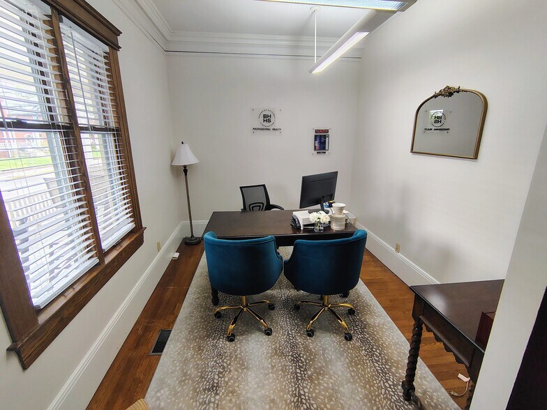 More Photos Of 1337 Virginia St, Charleston Office For Sale