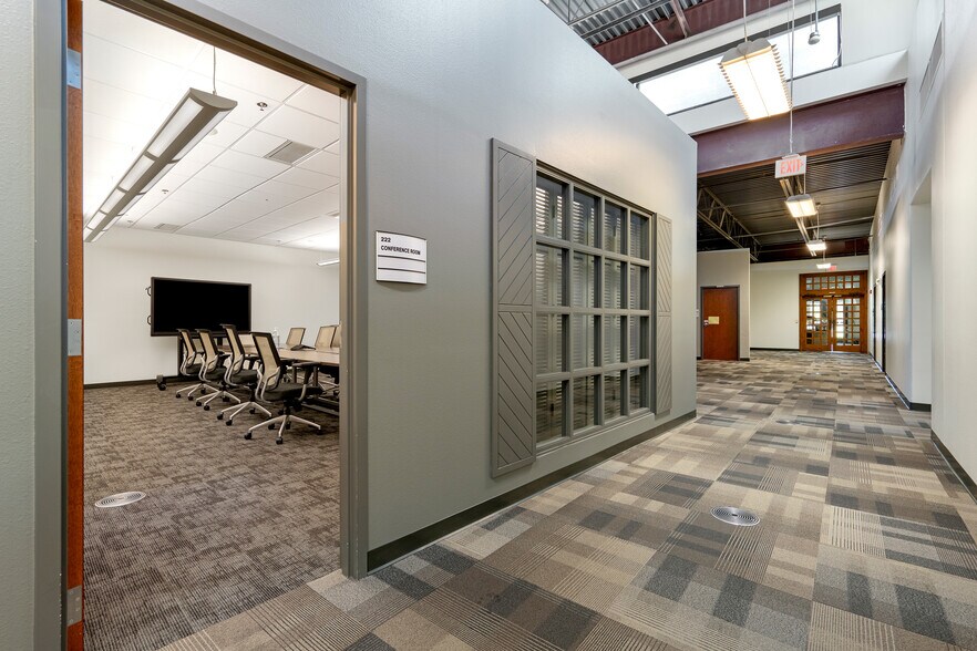 More Photos Of 1 Plaza La Prensa Rd, Santa Fe Office For Sale