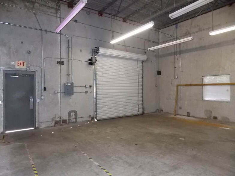 More Photos Of 445 West Dr, West Melbourne Warehouse For Sale