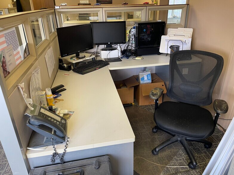 More Photos Of 2504 Grand Ave, Baldwin Office For Sale