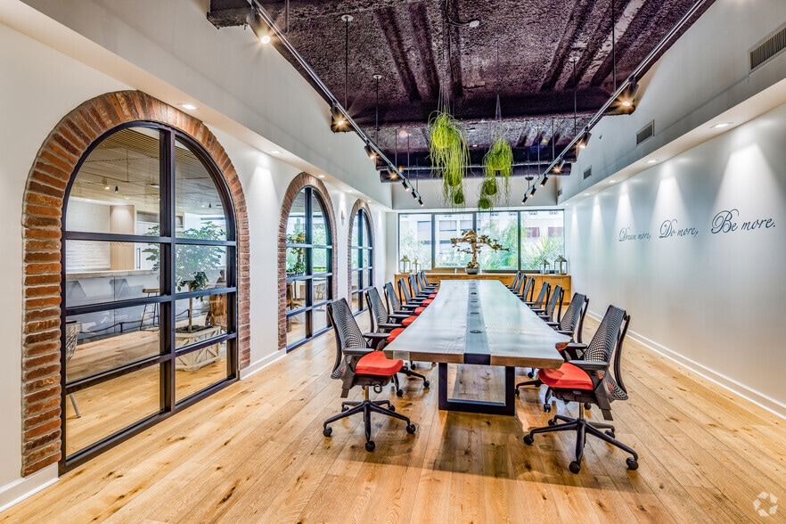 More Photos Of 600 Cleveland St, Clearwater Office For Lease