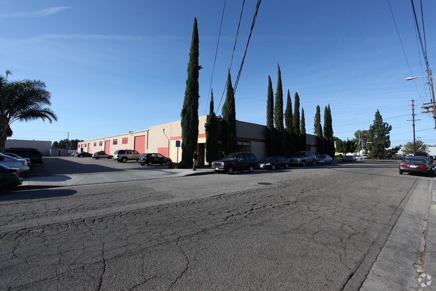 More Photos Of 9132-9150 De Soto Ave, Chatsworth Warehouse For Lease