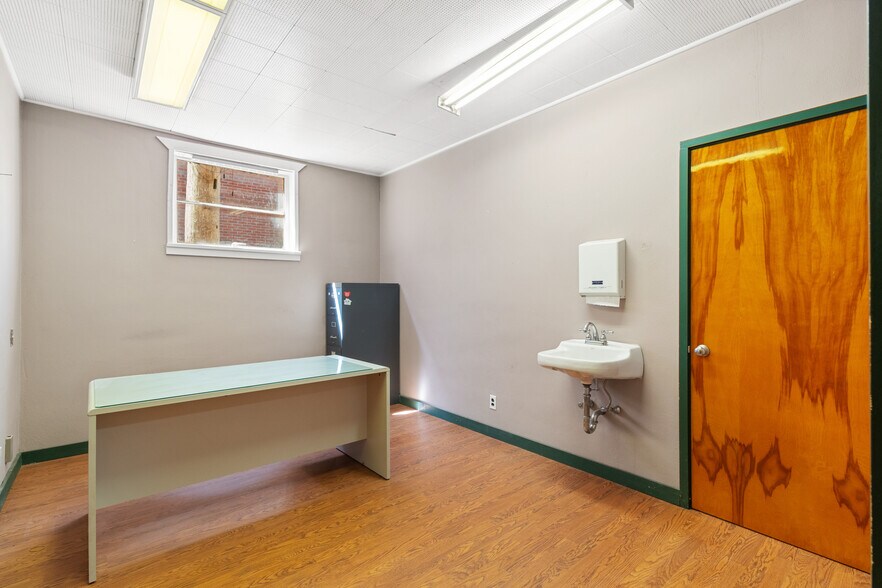 More Photos Of 116 E Robert S Kerr Blvd, Wynnewood Medical For Sale