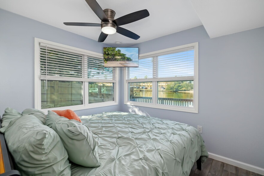 More Photos Of 9022 Midnight Pass Rd, Sarasota Apartments For Sale