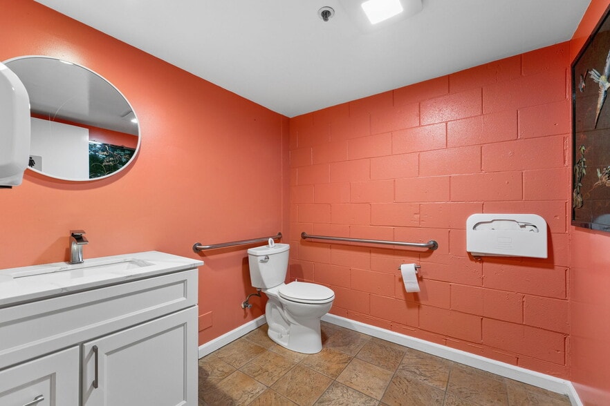More Photos Of 825-829 27th Ave, Oakland Manufacturing For Sale