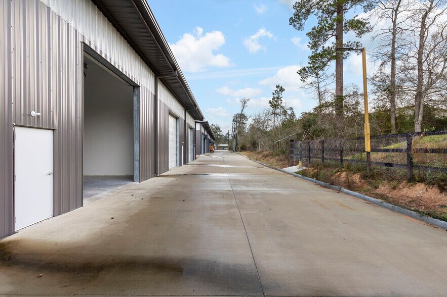 More Photos Of 28408 Sweetgum Rd, Magnolia Warehouse For Lease