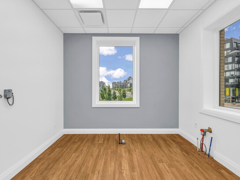 More Photos Of 541 Queen St E, Toronto Storefront For Lease