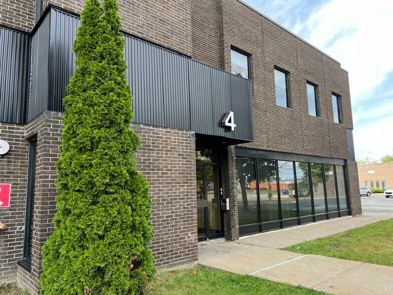More Photos Of 4 Pl Du Commerce, Brossard Office For Lease