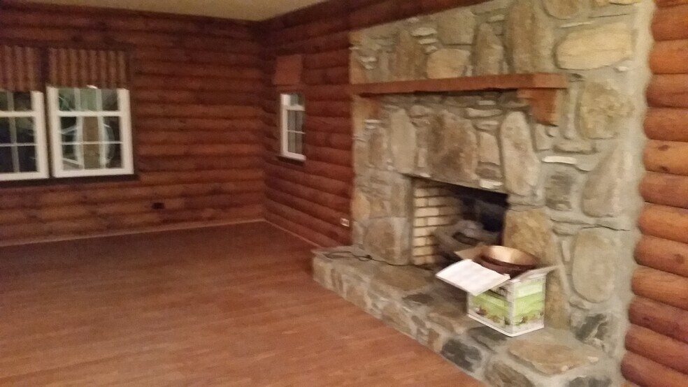 More Photos Of 215 Harding Rd, Chocowinity Office For Sale