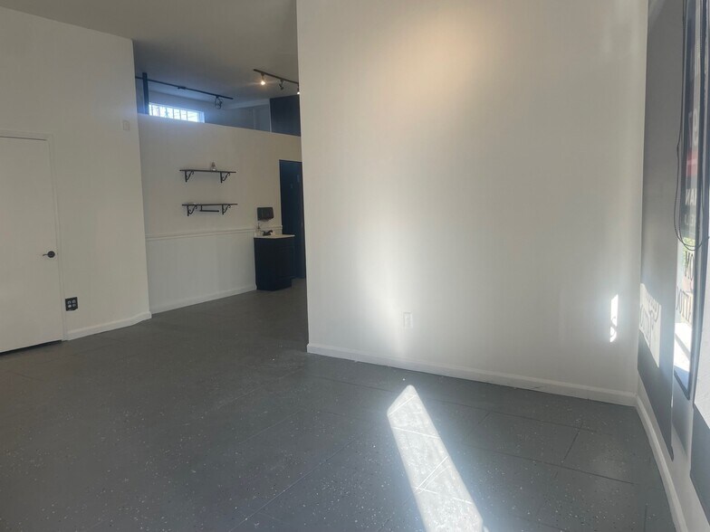 More Photos Of 161-163 S Crescent Heights Blvd, Los Angeles Storefront Retail Residential For Lease