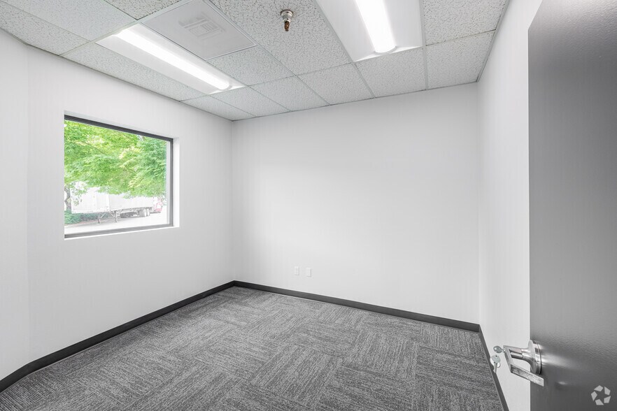 More Photos Of 2331 NE Argyle, Portland Unknown For Lease