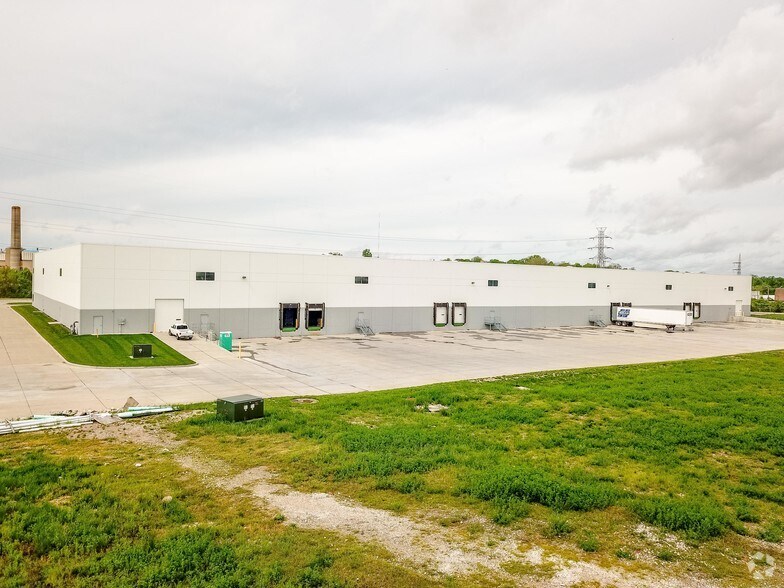 More Photos Of 242 Carondelet Commons Blvd, Saint Louis Warehouse For Lease