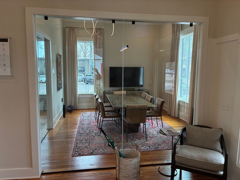 More Photos Of 981 S Cooper St, Memphis Freestanding For Sale