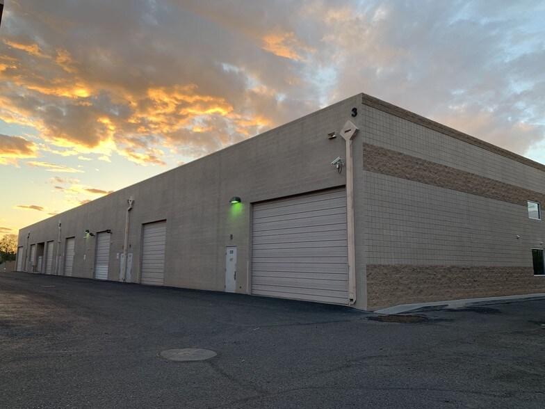 More Photos Of 2010 W Parkside Ln, Phoenix Warehouse For Lease