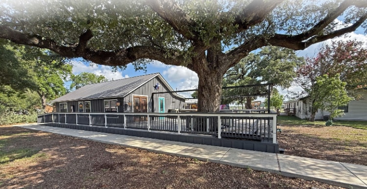 Primary Photo Of 404 Main st, Buda Restaurant For Lease