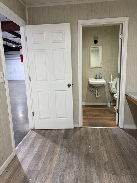More Photos Of 300 S Broome St, Albemarle Warehouse For Sale