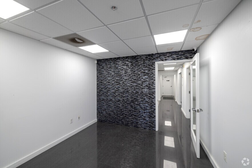 More Photos Of 5240-5260 NW 167th St, Miami Gardens Warehouse For Lease