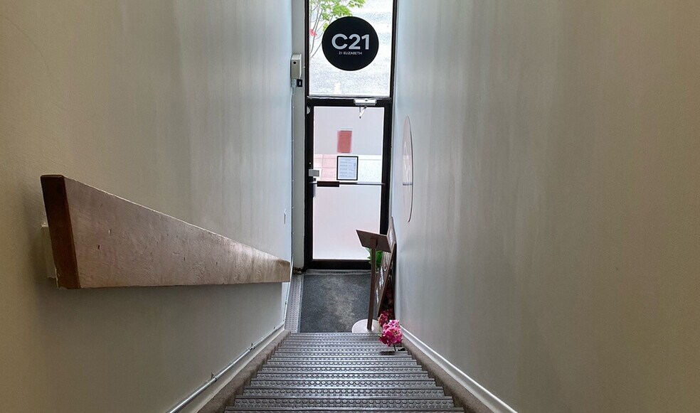 More Photos Of 21 Elizabeth St, Okotoks Storefront Retail Office For Lease