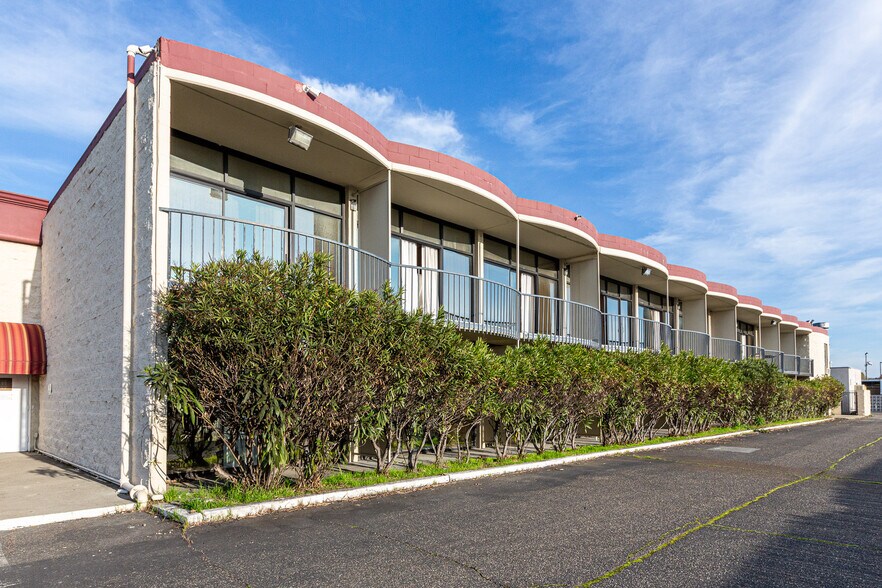 More Photos Of 150 Hegenberger Rd, Oakland Hotel For Sale