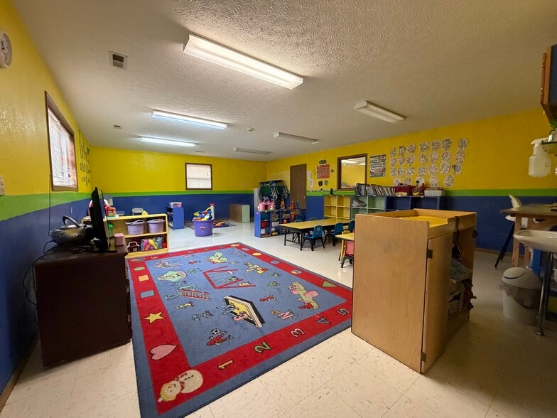 More Photos Of 100 Bosa Dr, Saint Robert Health Club For Sale