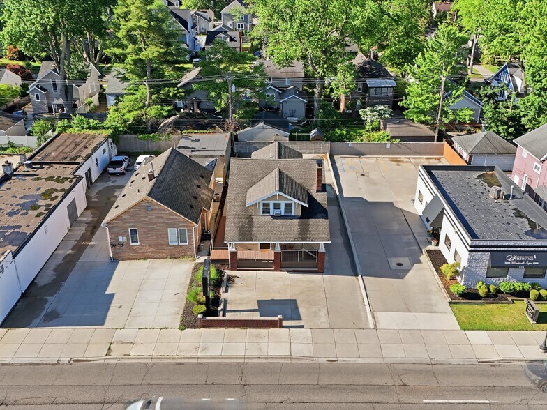 More Photos Of 928 E 11 Mile Rd, Royal Oak Serviced Offices For Lease