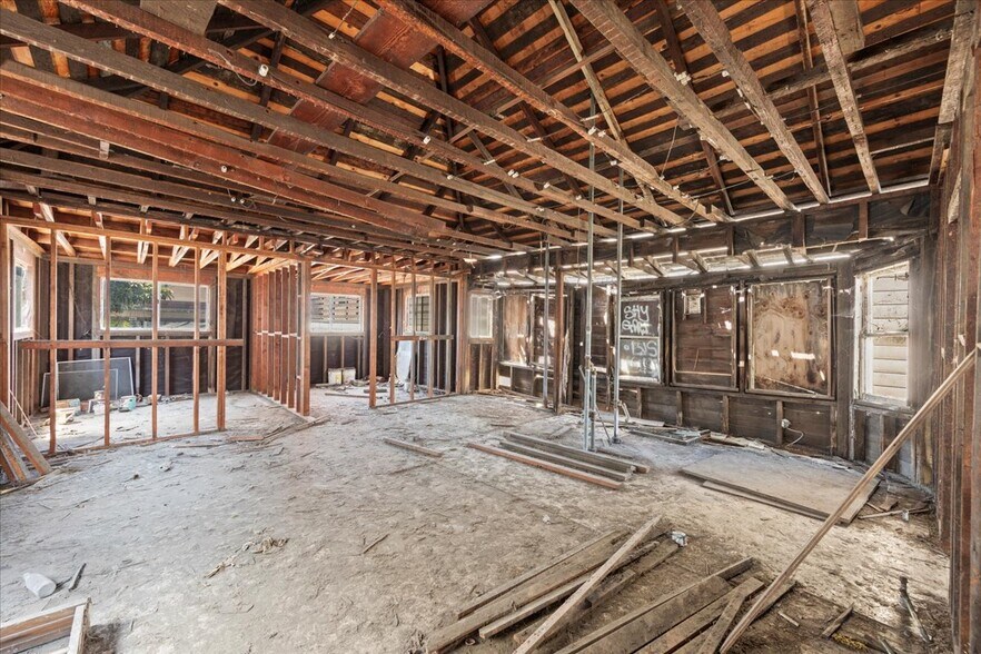 More Photos Of 2857 Ford St, Oakland Multifamily For Sale