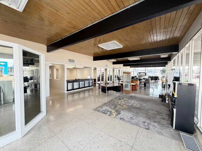 More Photos Of 153 35th St, Ogden Auto Dealership For Lease