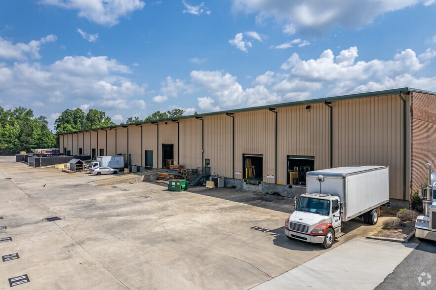 More Photos Of 375 Highway 74 S, Peachtree City Warehouse For Lease