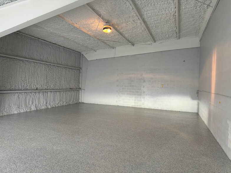 More Photos Of 1105 SE 12th Ave, Cape Coral Warehouse For Sale