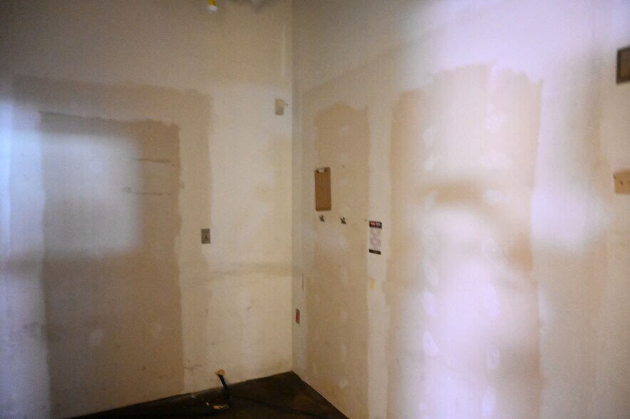 More Photos Of 2300 Claremont Ave, Ashland Freestanding For Lease