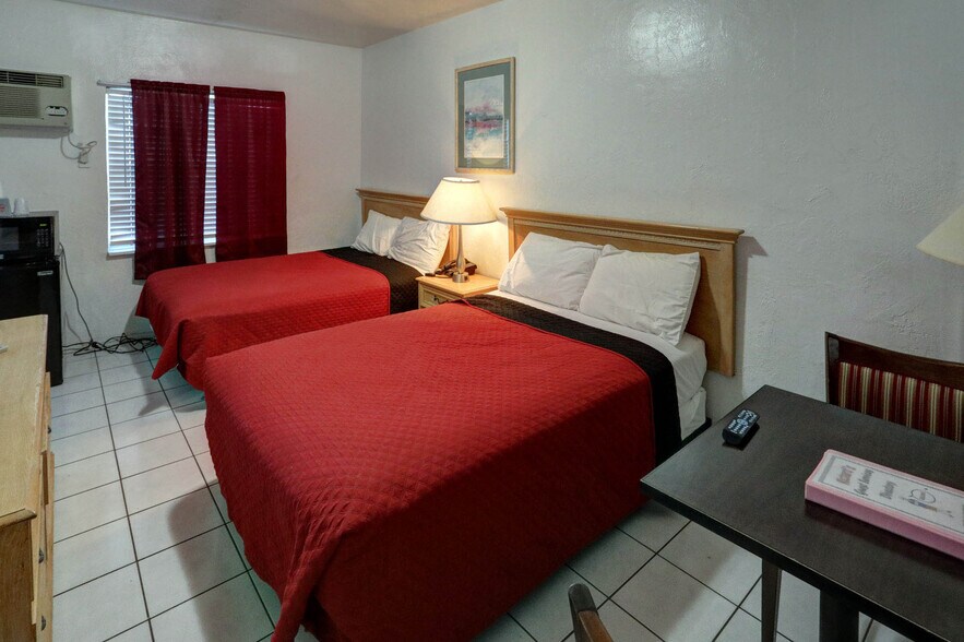 More Photos Of 1411 S Federal Hwy, Hollywood Hotel For Sale