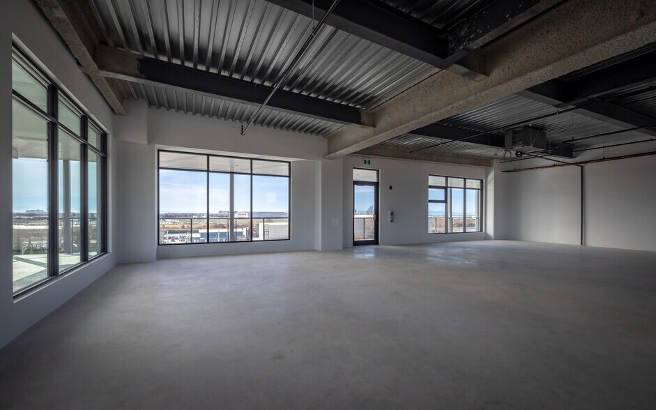 More Photos Of 1568 W 75th Ave, Vancouver Light Distribution For Sale