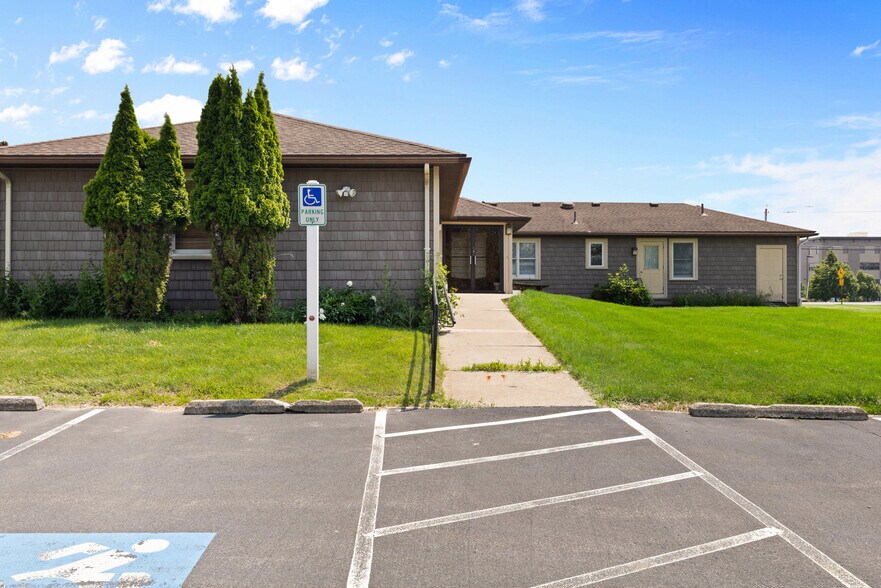 More Photos Of 2640 Ridgeway Ave, Rochester Medical For Lease