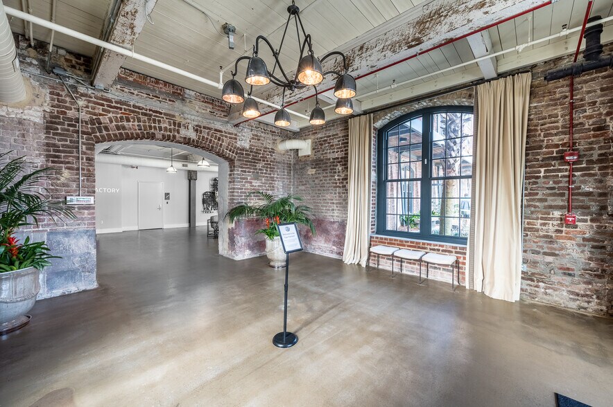 More Photos Of 6801 Carnegie Blvd, Charlotte Office Residential For Lease