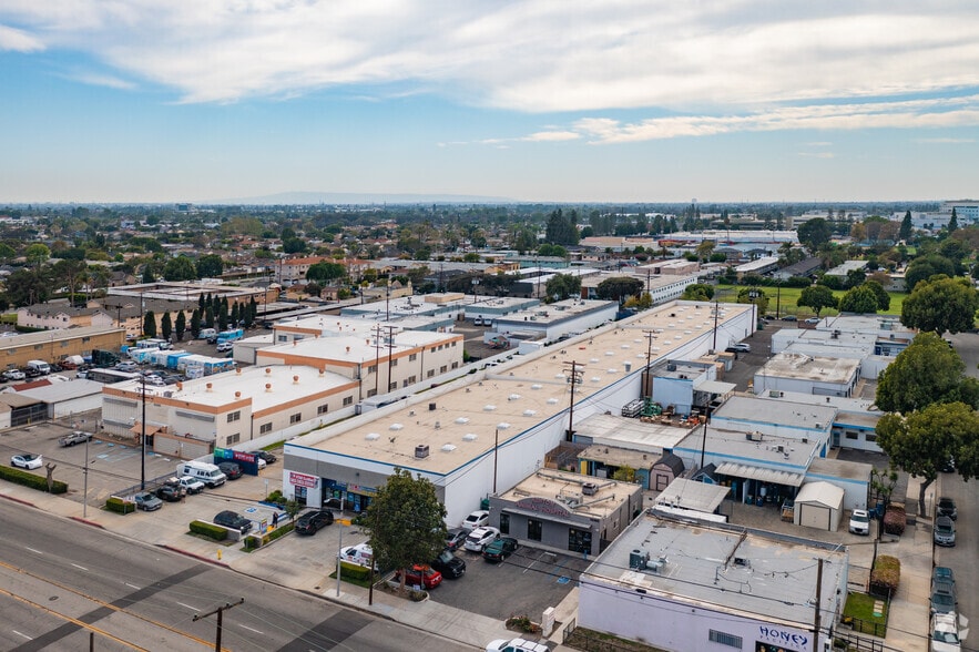 More Photos Of 12401 Woodruff Ave, Downey Warehouse For Lease