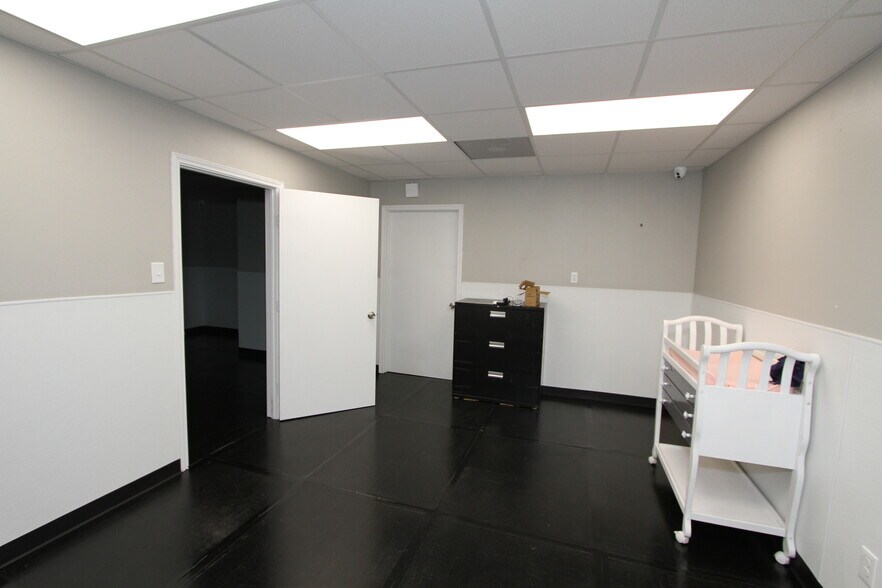 More Photos Of 11518 Bogs Rd, Tomball Shelter For Sale