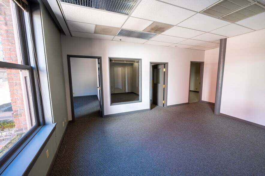 More Photos Of 221-277 SW Pine St, Portland Office For Sale