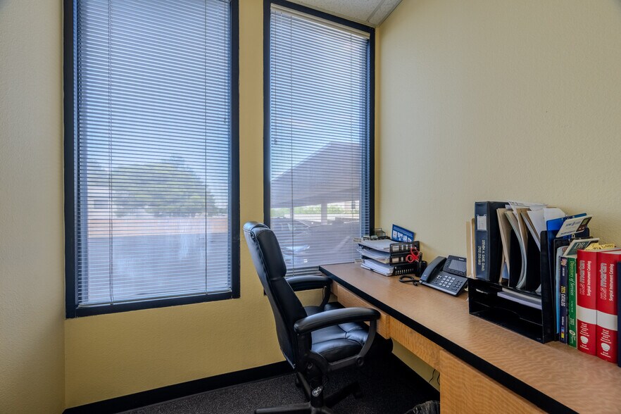 More Photos Of 1570 S Rainbow Blvd, Las Vegas Office For Lease