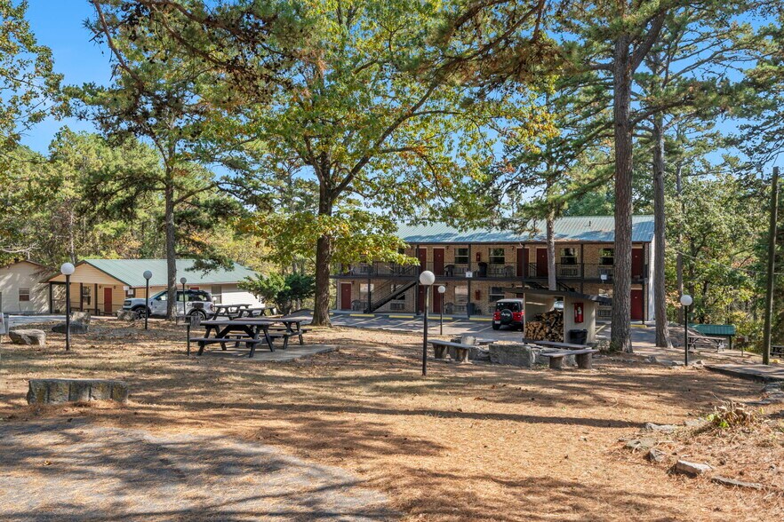 More Photos Of 2044 E Van Buren, Eureka Springs Hotel For Sale