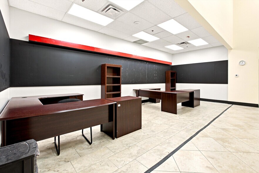 More Photos Of 2721 NW 19th St, Pompano Beach Showroom For Lease