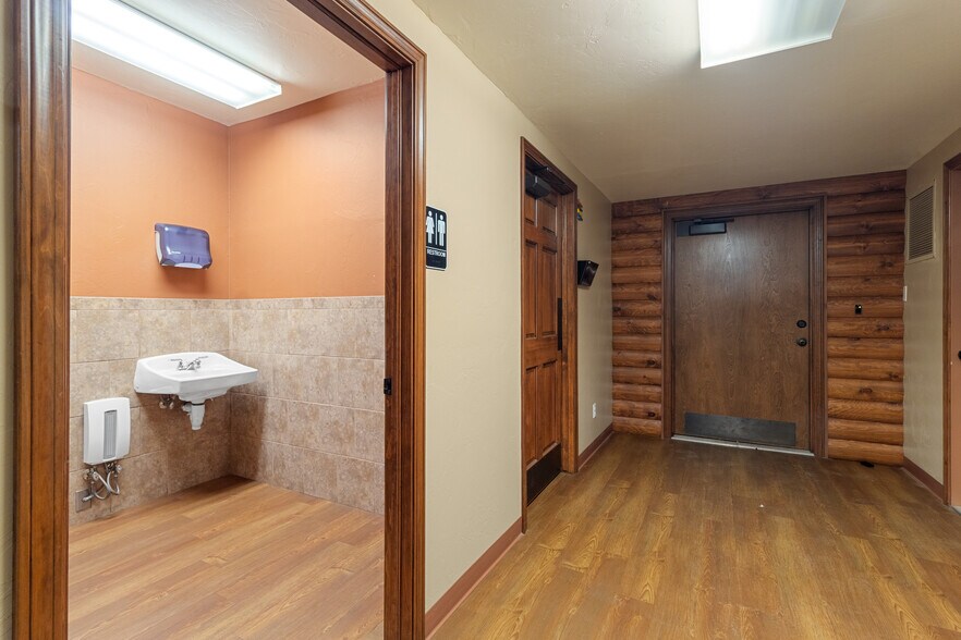 More Photos Of 116 E Robert S Kerr Blvd, Wynnewood Medical For Sale