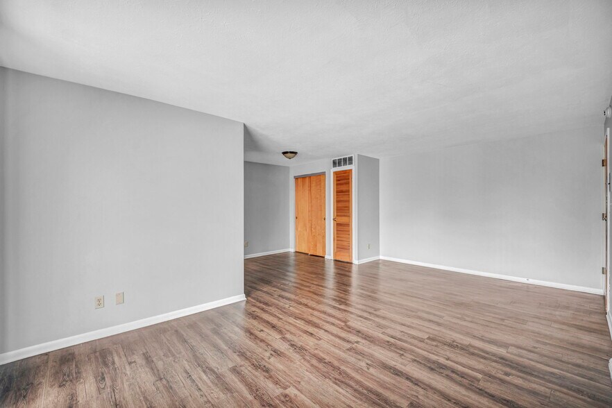 More Photos Of 818-850 S Green Rd, South Euclid Apartments For Sale