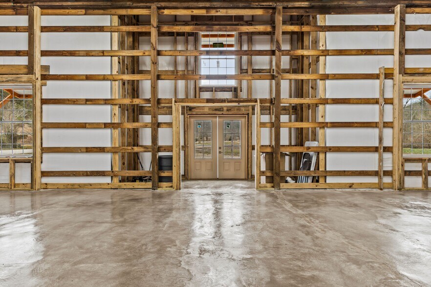 More Photos Of 9585 Campton Rd, Stanton Light Distribution For Sale