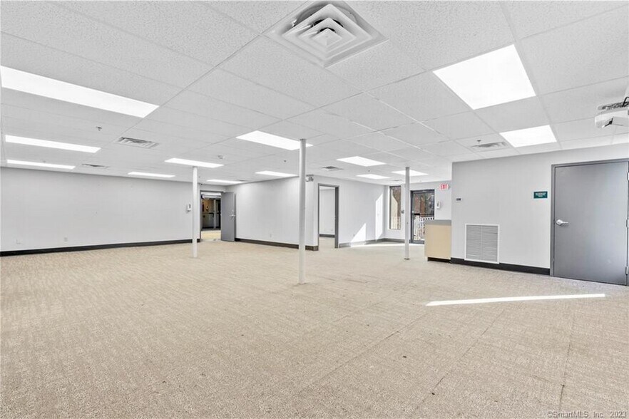 More Photos Of 192 Westbrook Rd, Essex Office For Sale