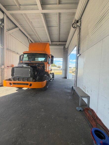 More Photos Of 3303 37th St, Orlando Warehouse For Lease