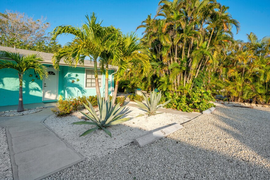 More Photos Of 571 Saint Judes Dr, Longboat Key Apartments For Sale