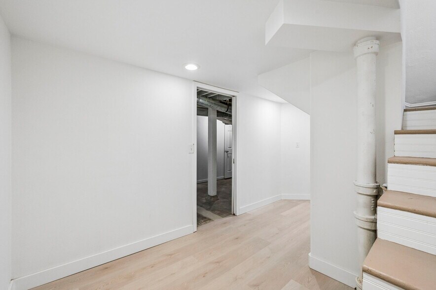 More Photos Of 11020 N Moore Ave, Portland Flex For Sale