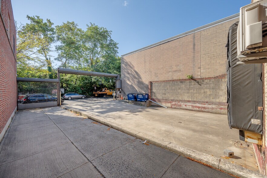 More Photos Of 8950 127th St, Richmond Hill Warehouse For Sale
