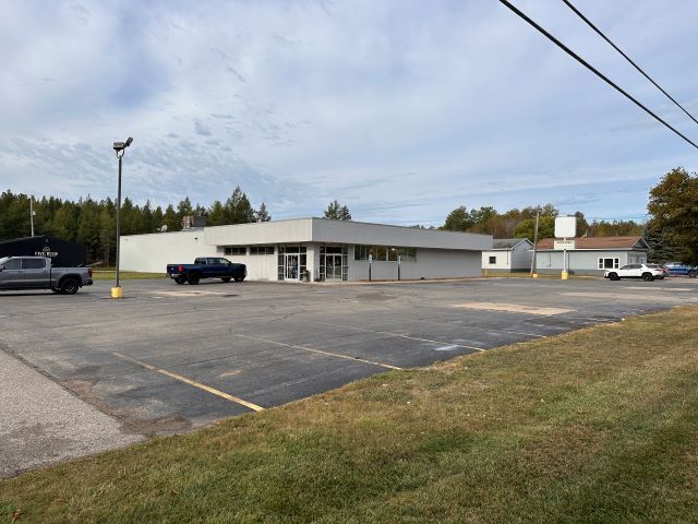 More Photos Of 425 N 5th St, Roscommon Freestanding For Sale